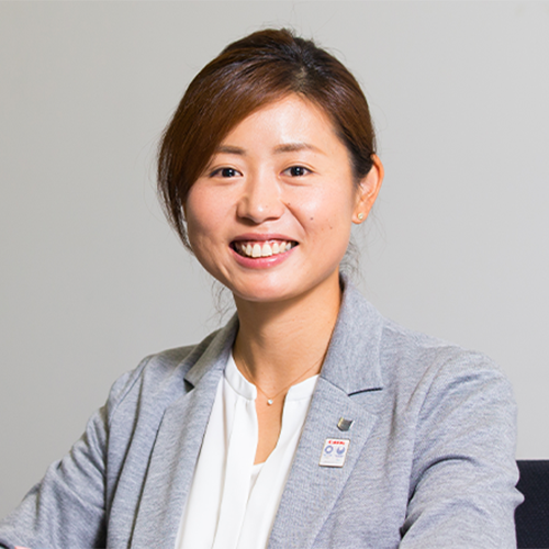 秦 由加子講師の写真