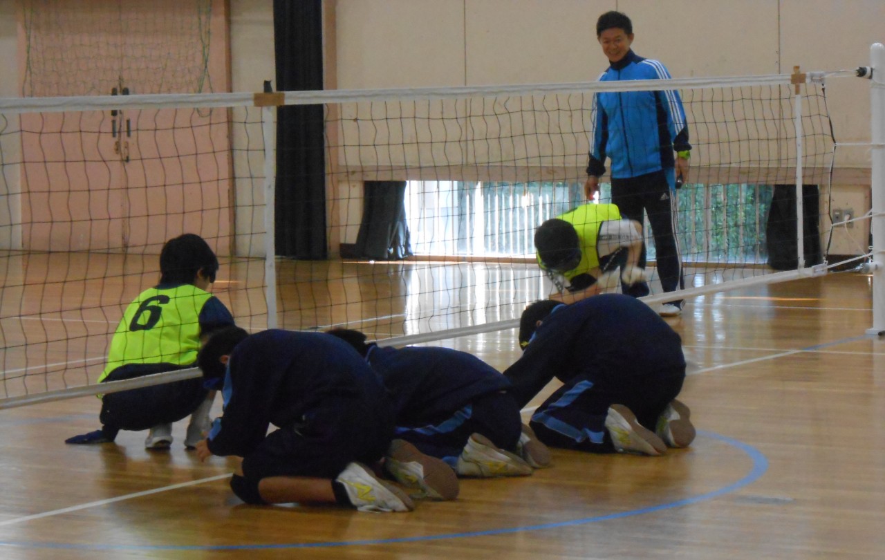 心のバリアフリー事業 近隣中学校との交流及びフロアバレーボール大会他