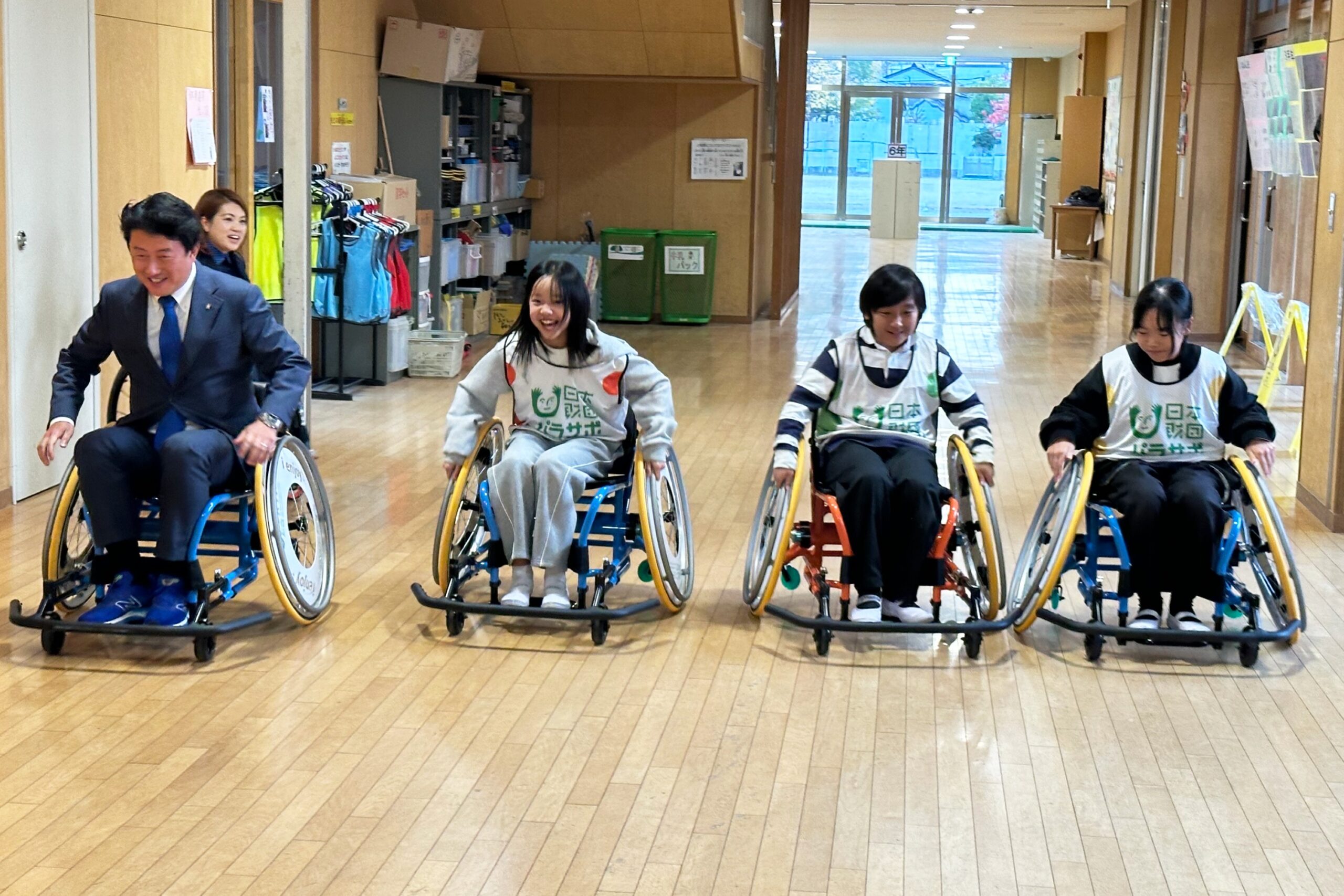 関西エリア初、兵庫県尼崎市へ「パラサポ！ミライ」10台を贈呈。初めて式典に小学生が参加